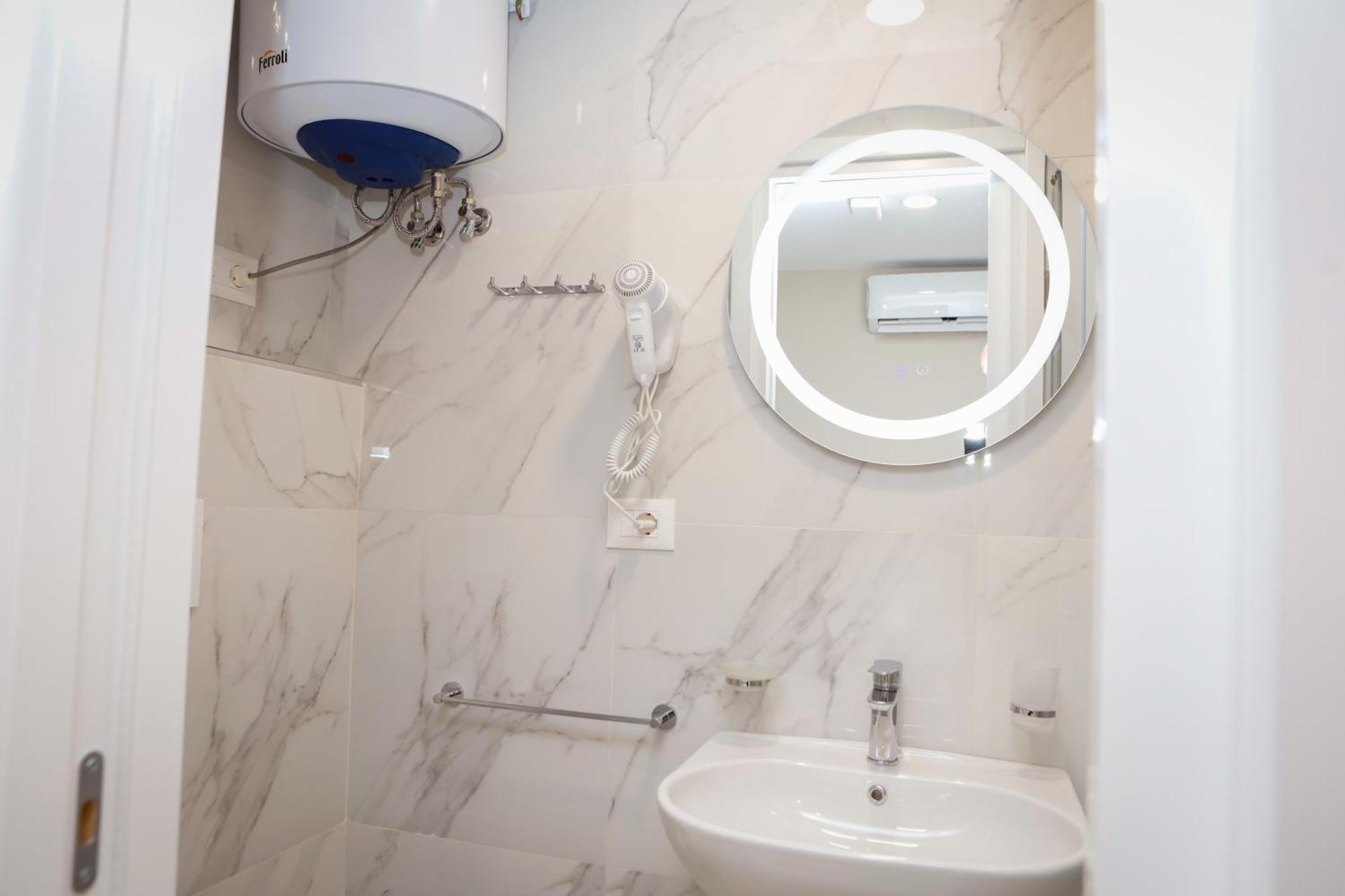 Hotel Petite Maison Hermes 3*